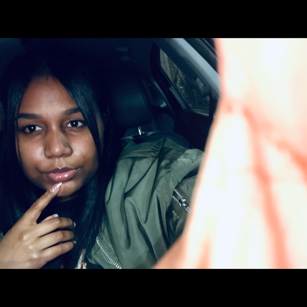 Meet your Posher, Niya